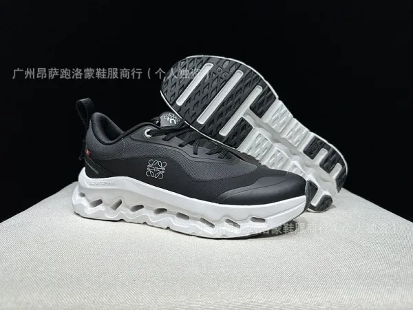 Loewe Runaway Sneakers White / Navy - 10