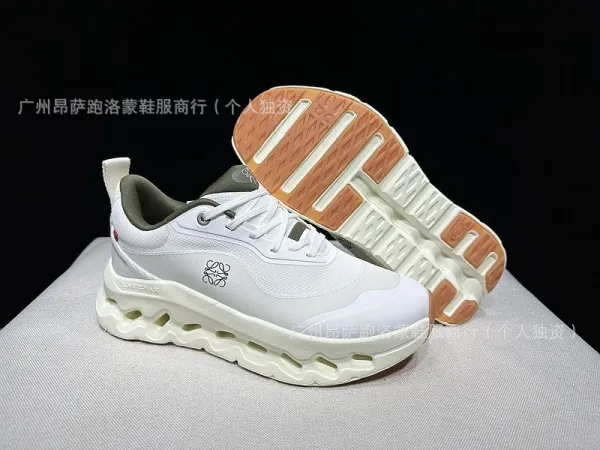 Loewe Runaway Sneakers White / Navy - 17