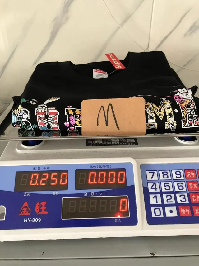 Supreme T-Shirts Short-Sleeve Graphic T-Shirt product detail image 7