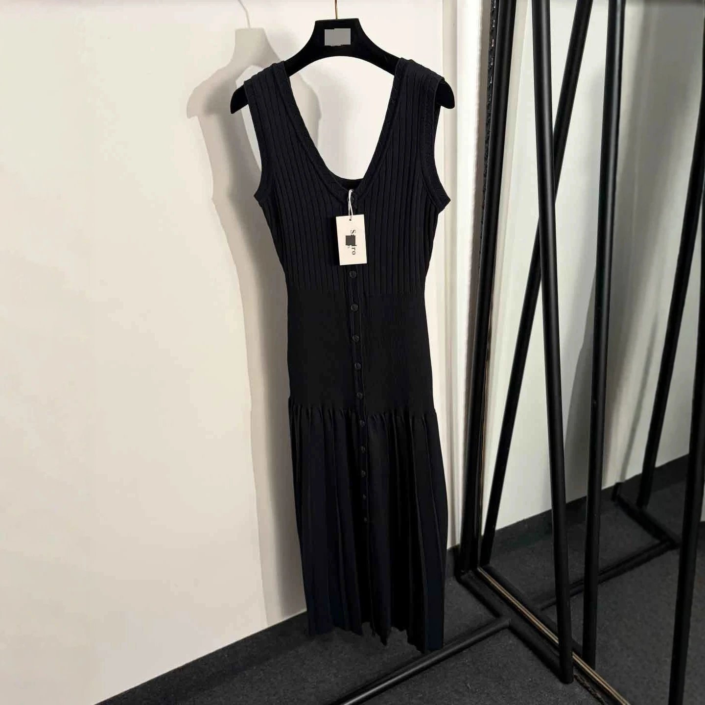Unbranded Dresses Sleeveless V-Neck Ribbed Knit Button-Front Pleated Midi Dress image 3
