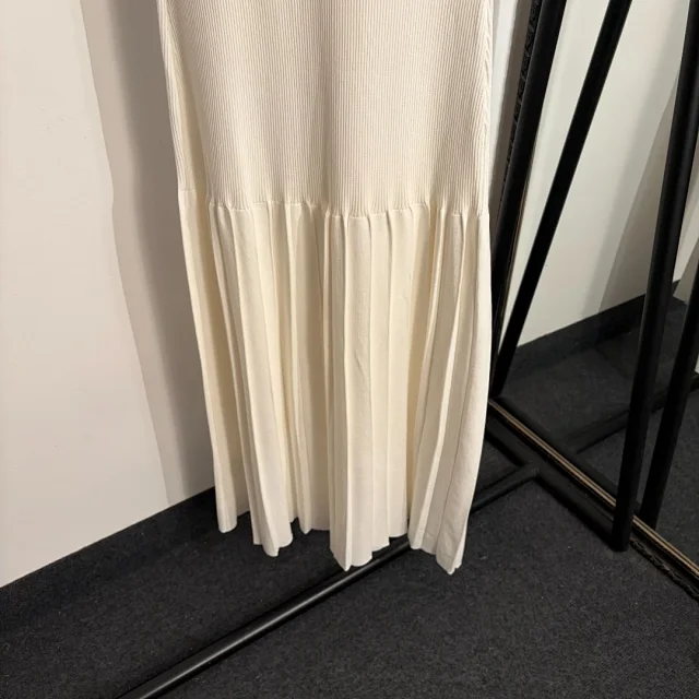 Unbranded Dresses Sleeveless V-Neck Ribbed Knit Button-Front Pleated Midi Dress product detail image 8