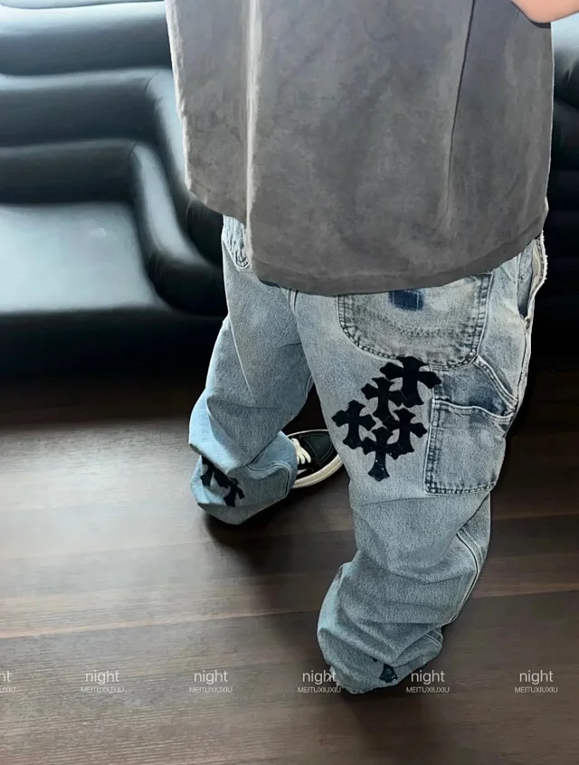 Unbranded Jeans Light-wash carpenter with cross appliqués product detail image 3