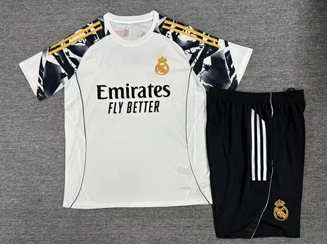 Real Madrid Matching Sets Short-Sleeve Football Jersey and Shorts Set product detail image 8