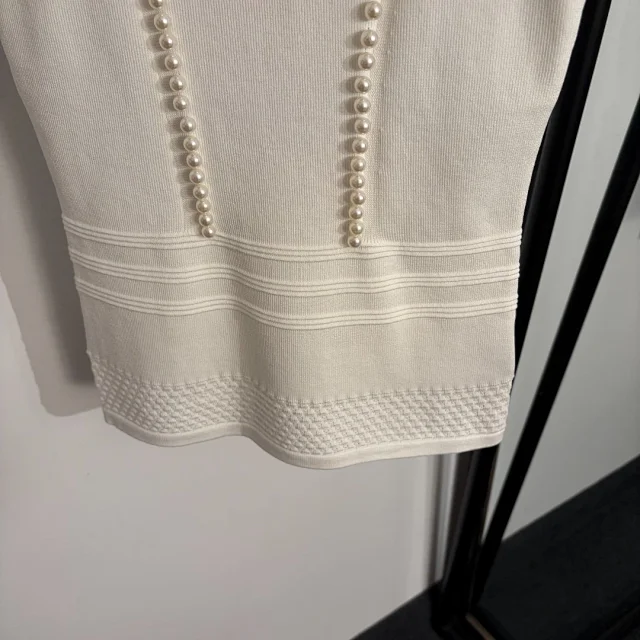 Miu Vests Pearl-Embellished Sailor-Collar Knit Vest with Floral Appliqués product detail image 5