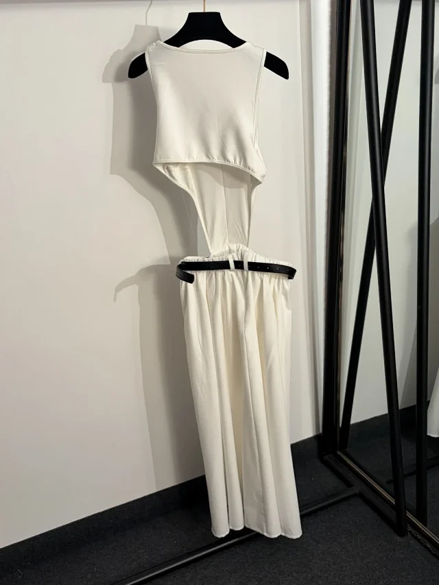 Unbranded Jumpsuits Sleeveless belted wide-leg jumpsuit with flap pockets product detail image 3