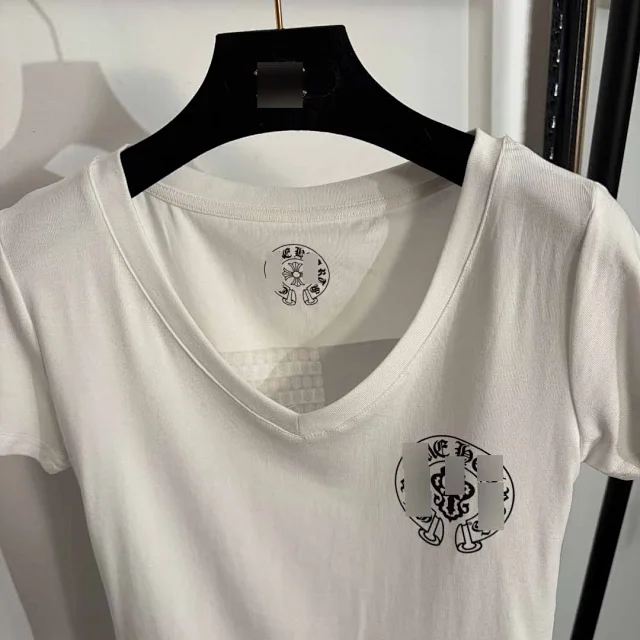 Chrome Hearts T-Shirts V-neck short-sleeve T-shirt with horseshoe graphic print product detail image 4
