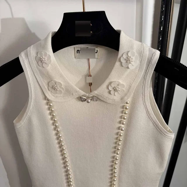 Miu Vests Pearl-Embellished Sailor-Collar Knit Vest with Floral Appliqués product detail image 4