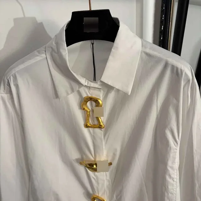 Unbranded Shirts Long-Sleeve Collared Shirt with Gold Lip-Shaped Hardware product detail image 4