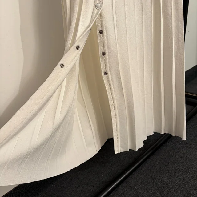 Unbranded Dresses Sleeveless V-Neck Ribbed Knit Button-Front Pleated Midi Dress product detail image 9