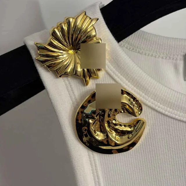 Unbranded Vests Ribbed Sleeveless Vest with Gold-Tone Shoulder Embellishments product detail image 6