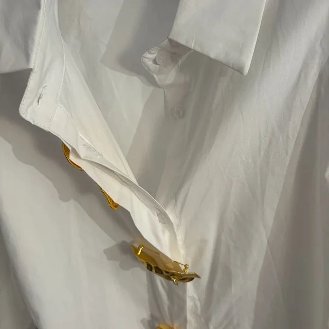 Unbranded Shirts Long-Sleeve Collared Shirt with Gold Lip-Shaped Hardware product detail image 6