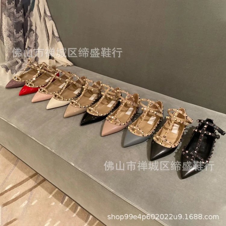 Studded Pointed Toe 