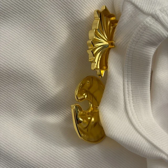 Unbranded Vests Ribbed Sleeveless Vest with Gold-Tone Shoulder Embellishments product detail image 7