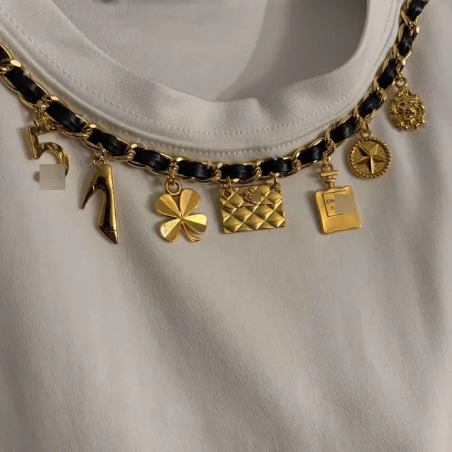 Chanel T-Shirts Short-Sleeve Chain Charm Collar T-Shirt product detail image 7
