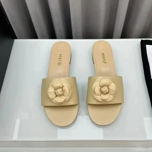 HANE Slippers Camellia Flower Appliqué Slide product detail image 14