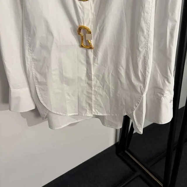 Unbranded Shirts Long-Sleeve Collared Shirt with Gold Lip-Shaped Hardware product detail image 5
