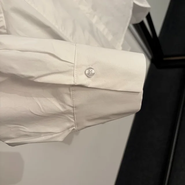 Unbranded Shirts Long-Sleeve Collared Shirt with Gold Lip-Shaped Hardware product detail image 8