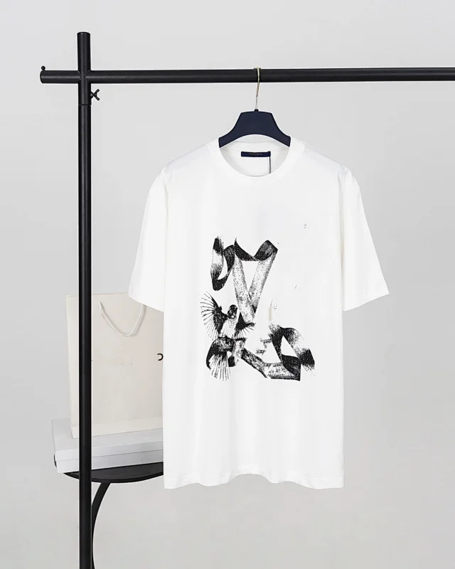 Louis Vuitton T-Shirts Short-Sleeve Graphic Print T-Shirt product detail image 21