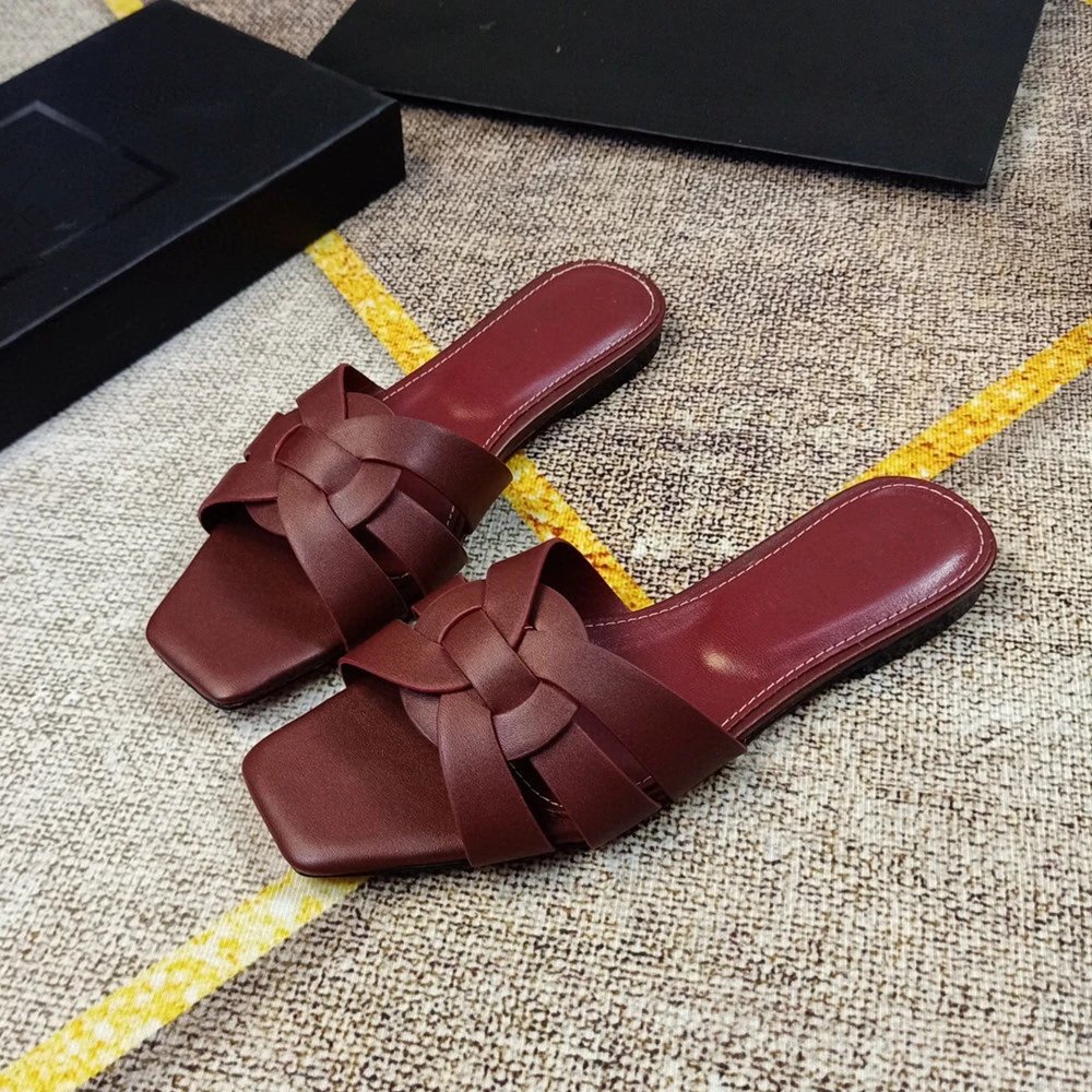 酒红色