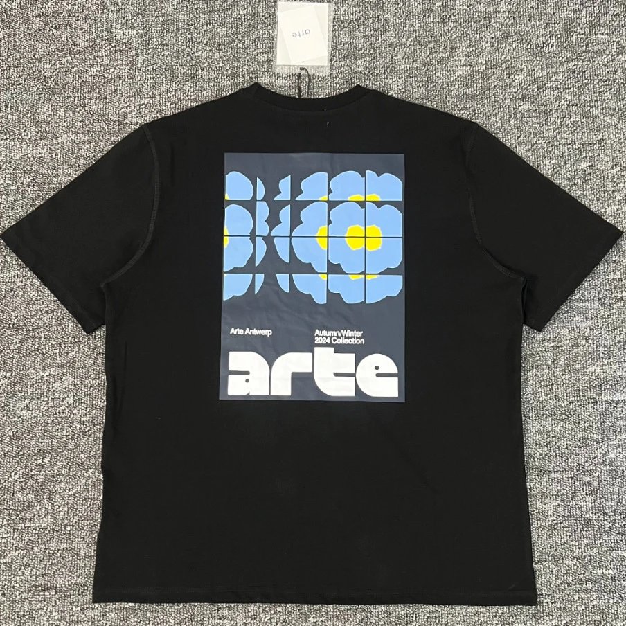 Arte T-Shirts Graphic Print T-Shirt — 205