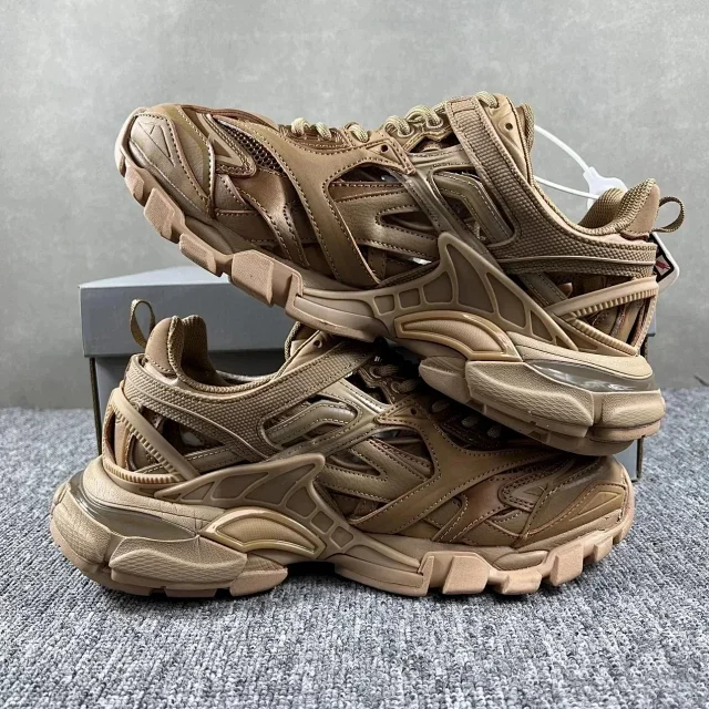 Balenciaga Sneakers Track 2.0 product detail image 3