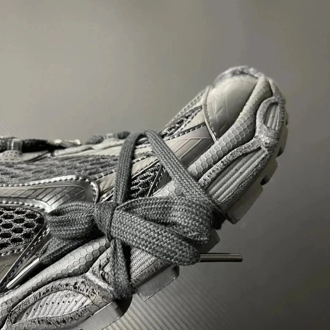Black Mesh Upper Chunky Sole Running Sneakers