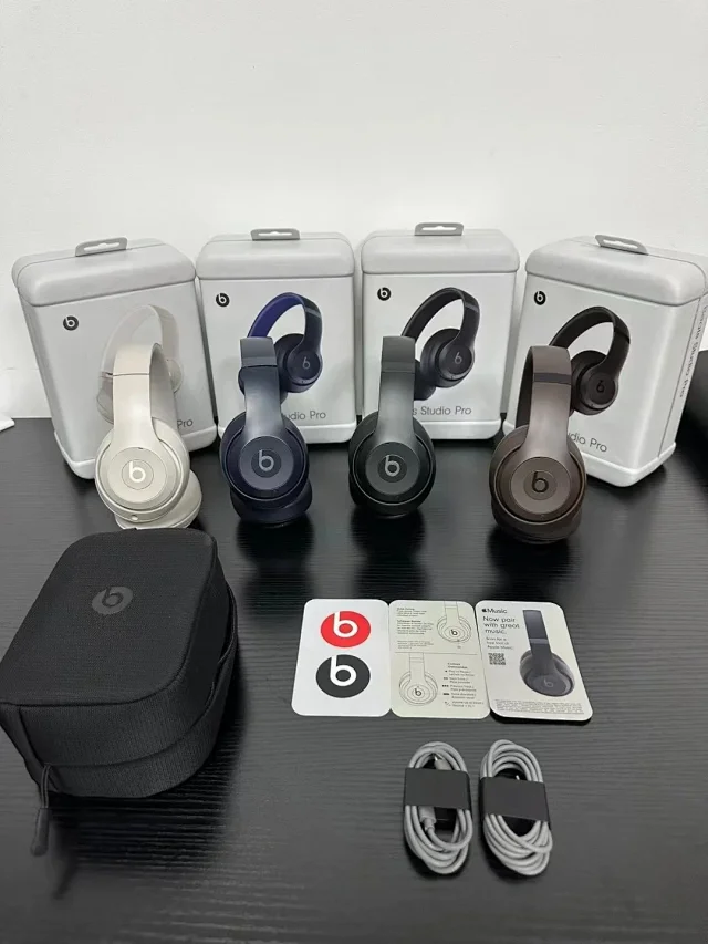 Beats Over-ear wireless headphones product detail image 44