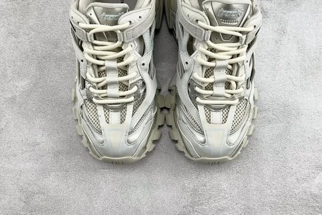 Balenciaga Sneakers Track 2.0 product detail image 43