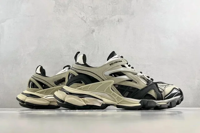 Balenciaga Sneakers Track 2.0 product detail image 51