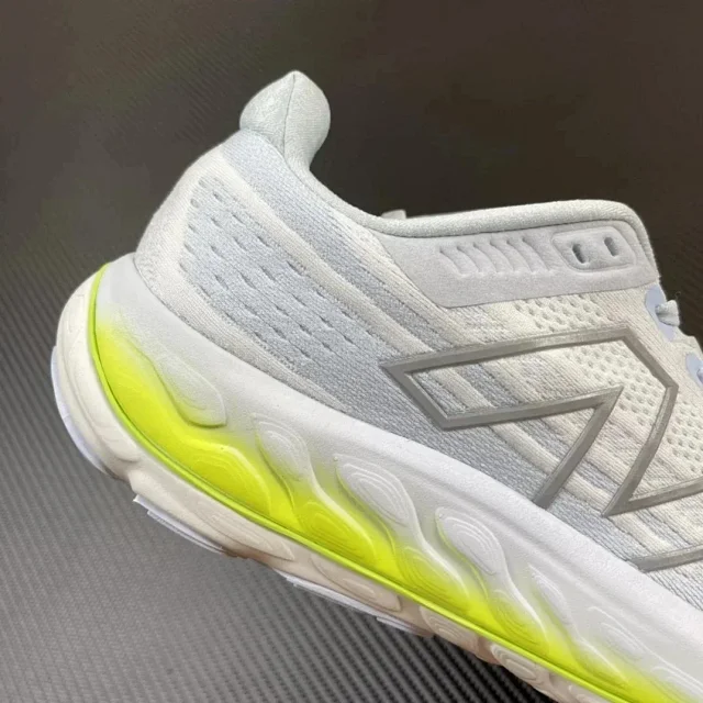 New Balance Sneakers Fresh Foam X Vongo v6 product detail image 4