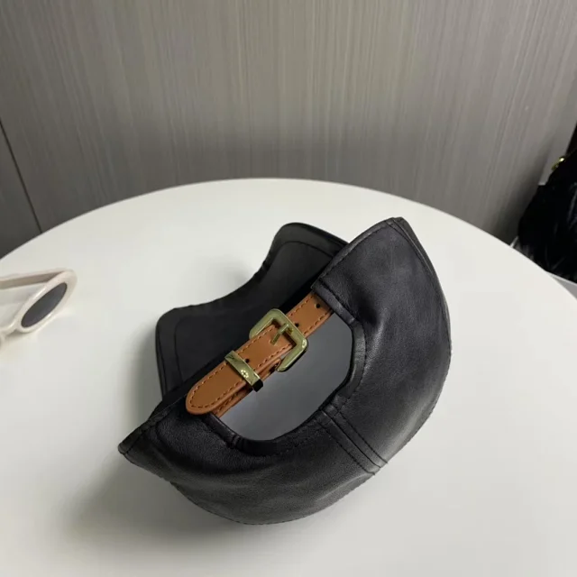 Miu Hats Embossed Logo Leather Baseball Cap product detail image 4