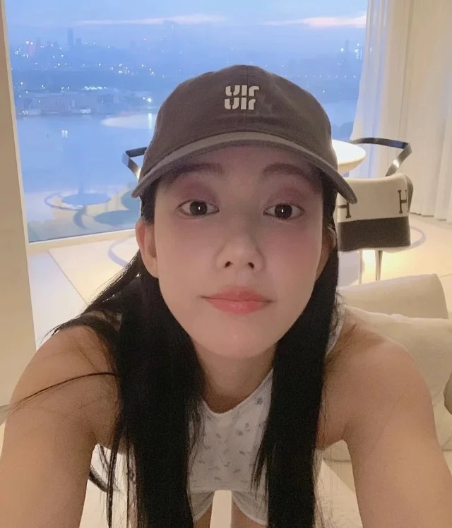 Miu Hats Embroidered Logo Baseball Cap product detail image 2