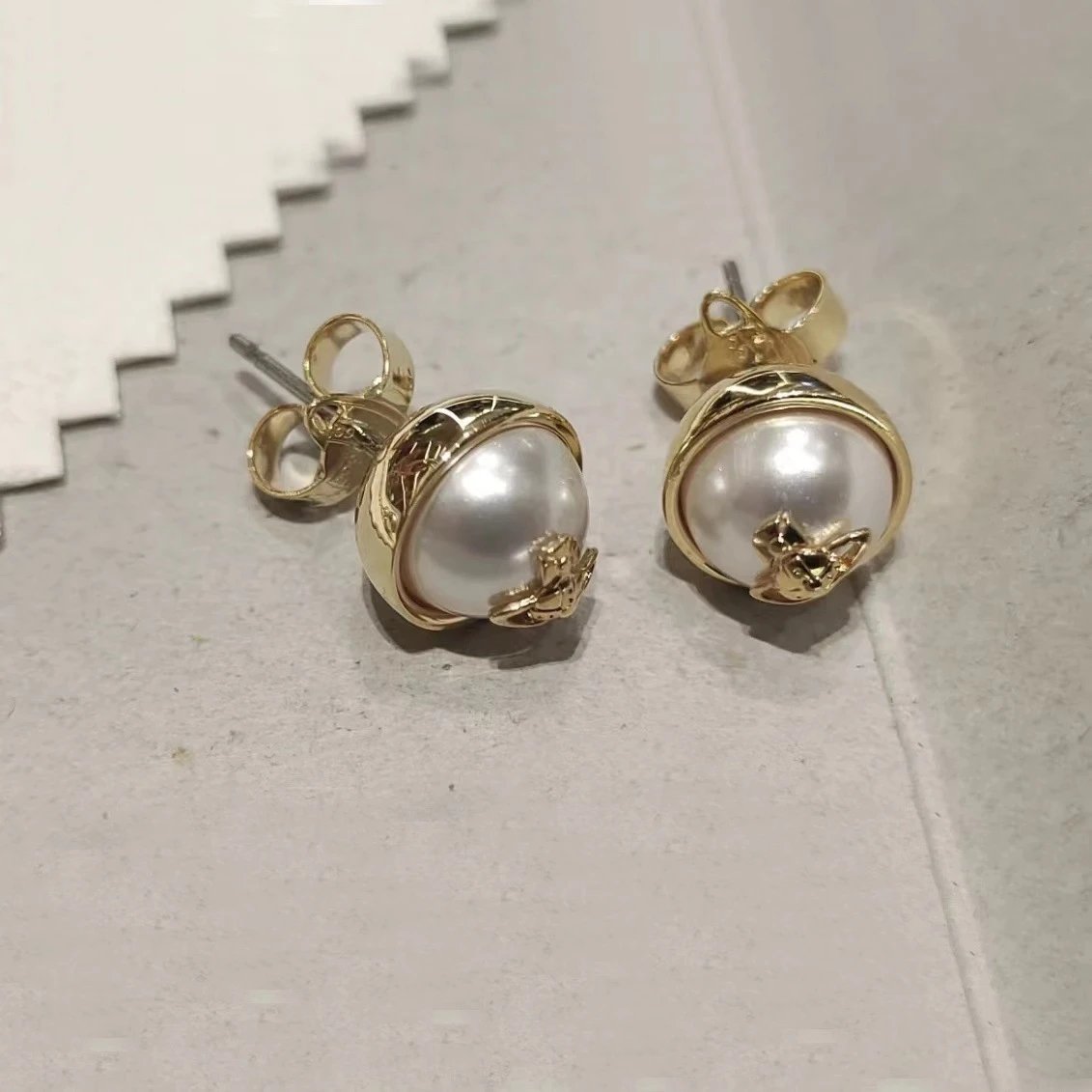Gold Tone Pearl Stud Earrings with Floral Detail Classic Jewelry