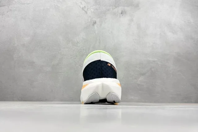 New Balance Sneakers FuelCell Rebel v4 product detail image 6