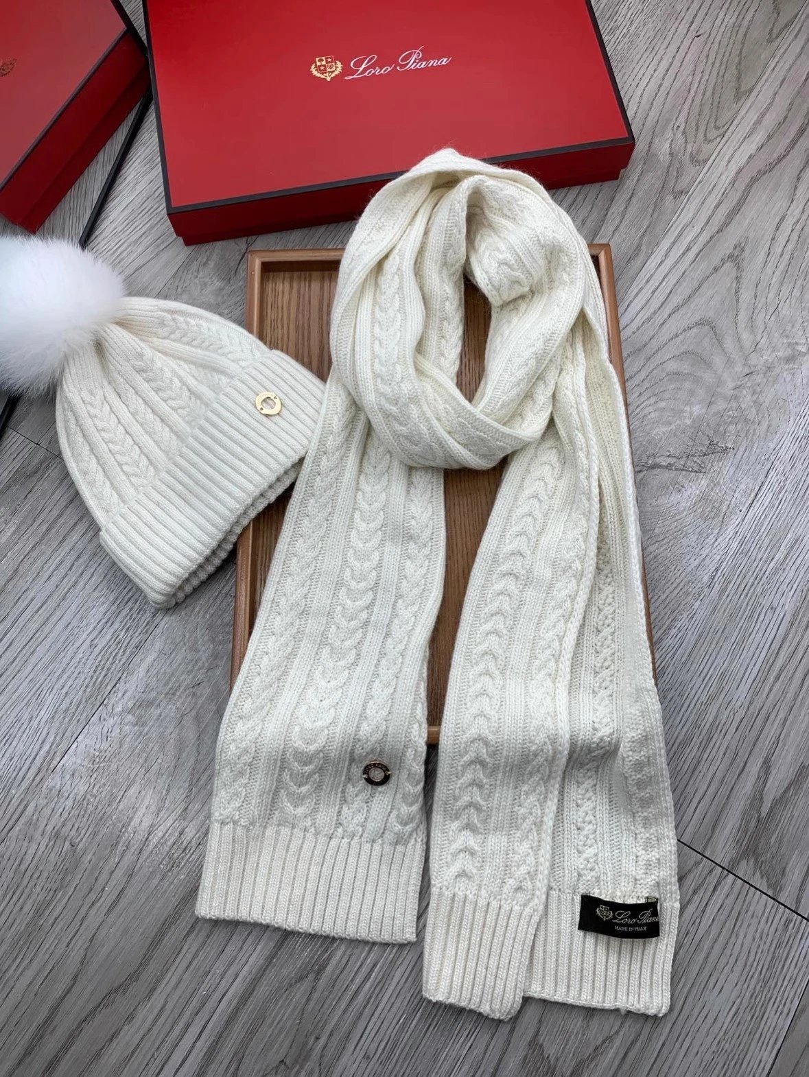 Unbranded Knitted pom-pom hat and scarf set — Twist White