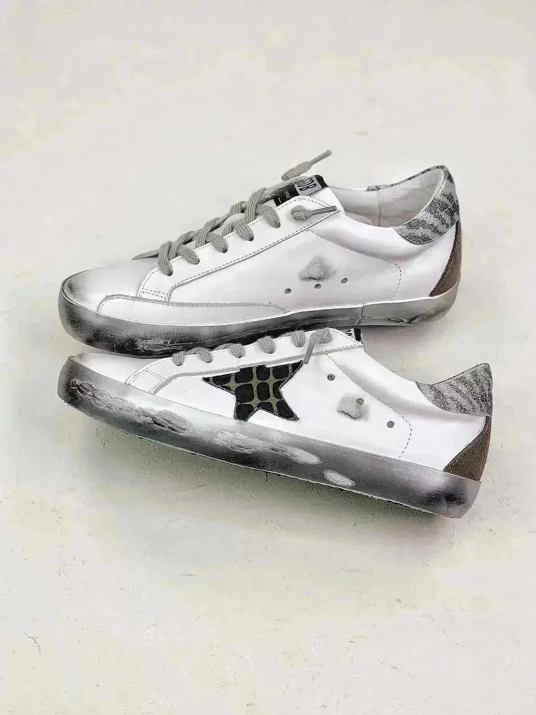 Golden Goose Sneakers Super-Star star-detail — GGDB faded tail