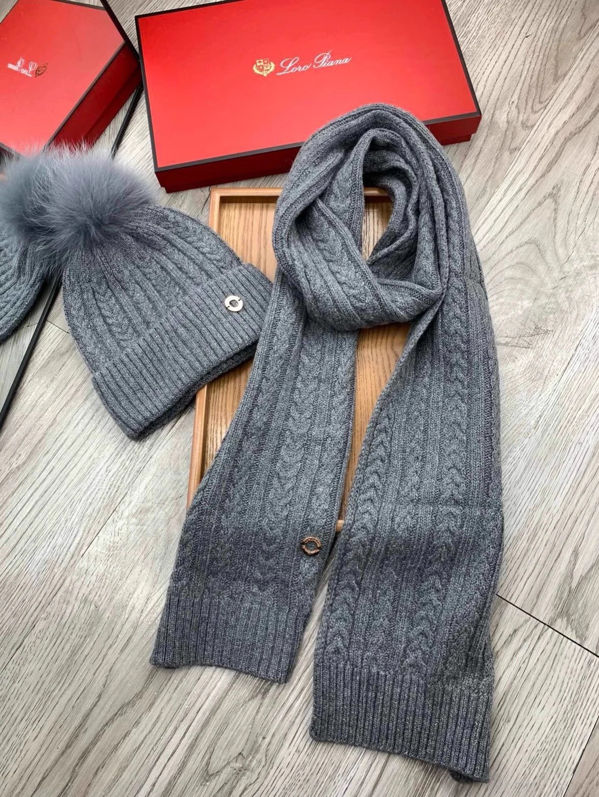 Unbranded Knitted pom-pom hat and scarf set — twist gray