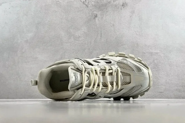 Balenciaga Sneakers Track 2.0 product detail image 39