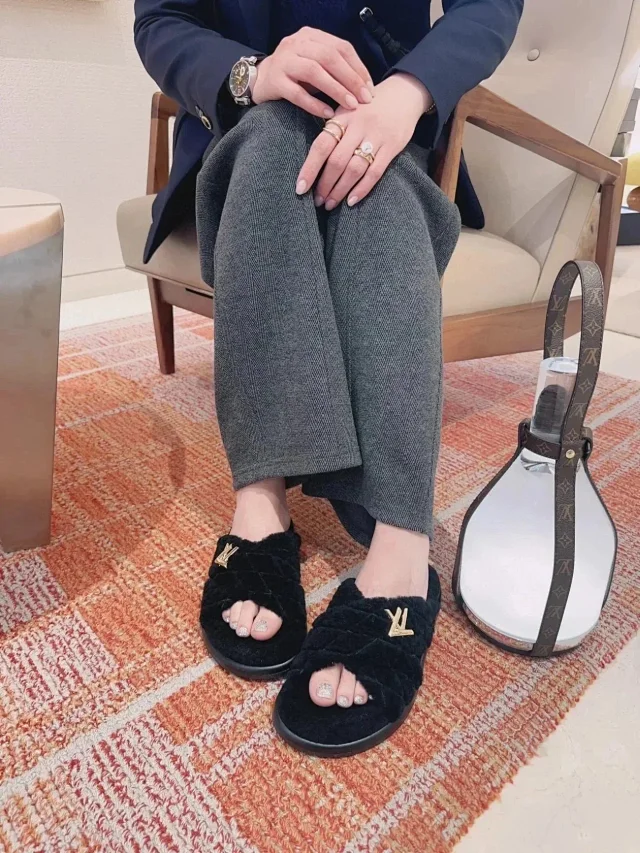 Louis Vuitton Slippers Fur braided double-strap slide with LV hardware product detail image 2