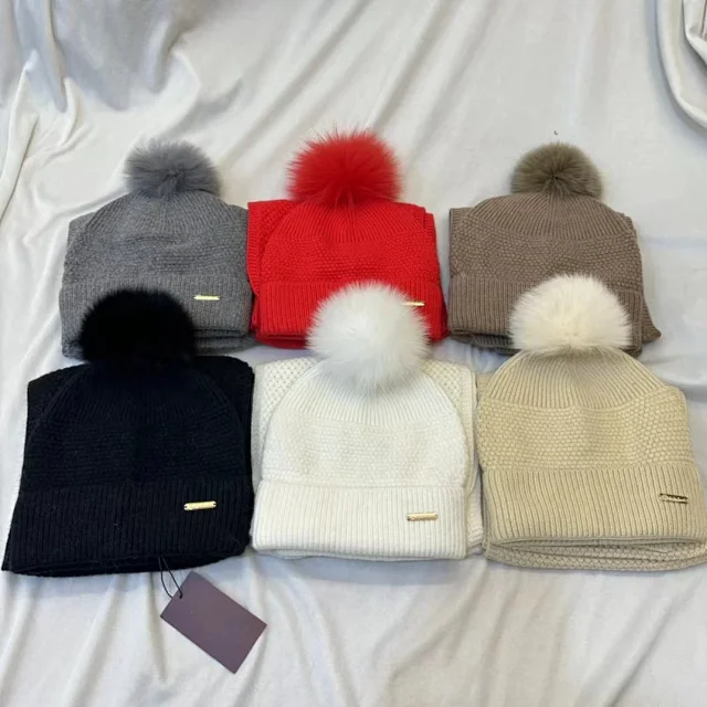 Unbranded Knit Pom-Pom Beanie and Scarf Set product detail image 1