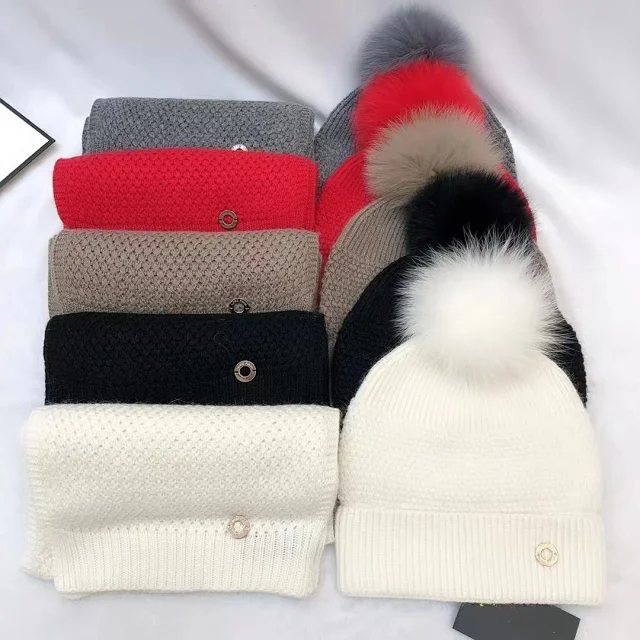 Unbranded Knitted pom-pom hat and scarf set product detail image 1