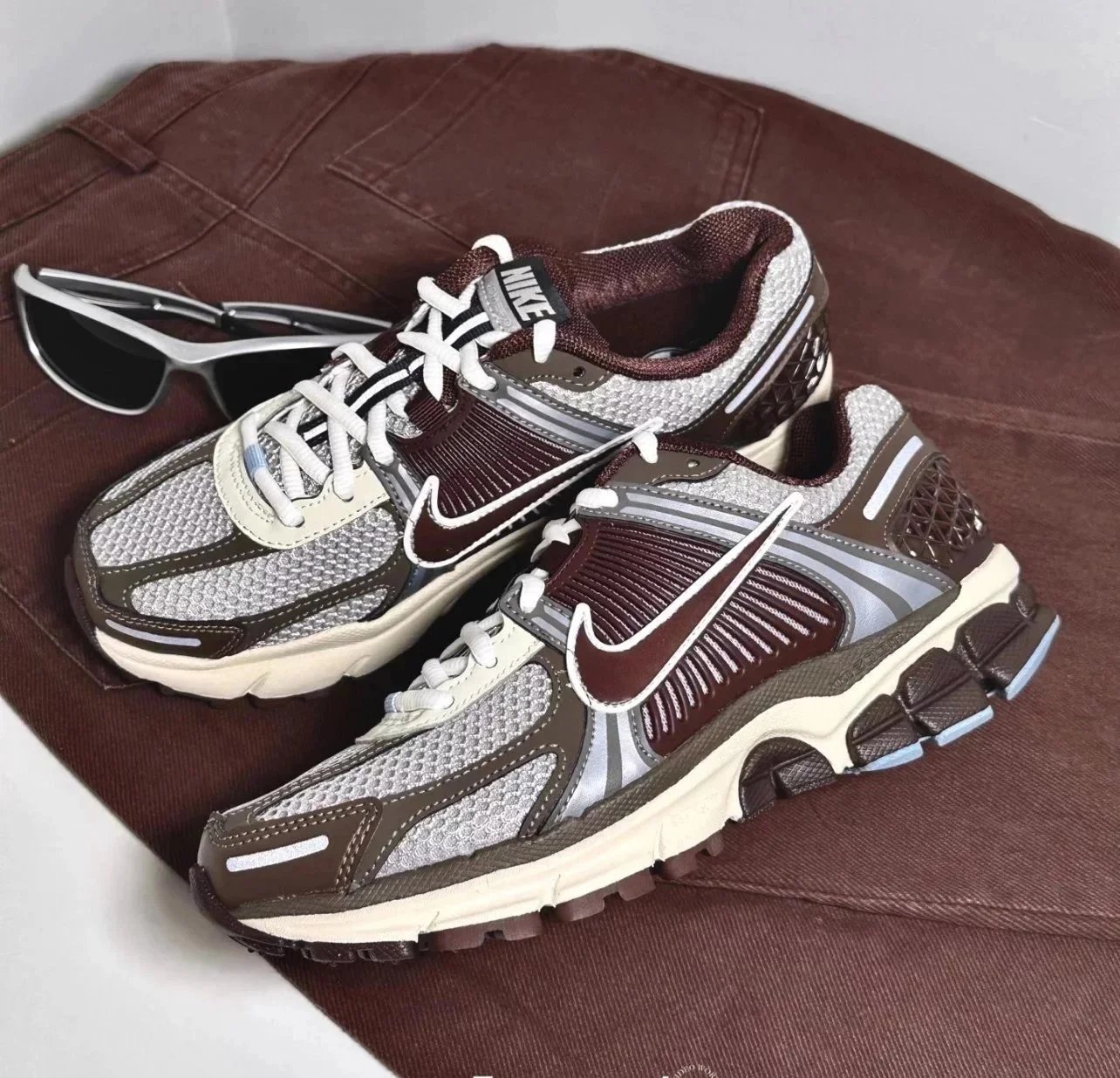 Nike Zoom Vomero 5 Brown Silver Mesh Running Shoes