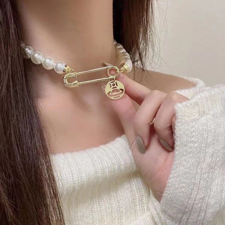 Pearl Choker Necklace White Vintage Safety Pin Pendant