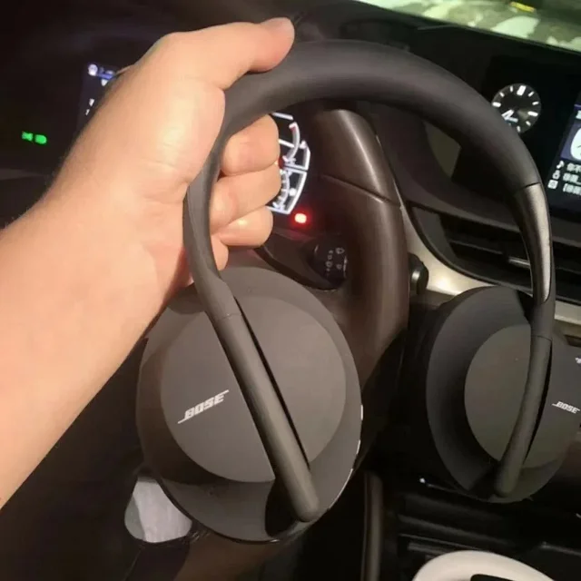 Beats Over-ear wireless headphones product detail image 10