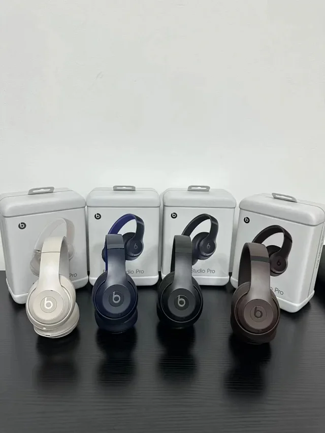 Beats Over-ear wireless headphones product detail image 45