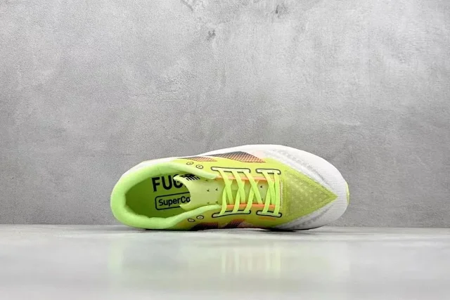 New Balance Sneakers FuelCell Rebel v4 product detail image 3