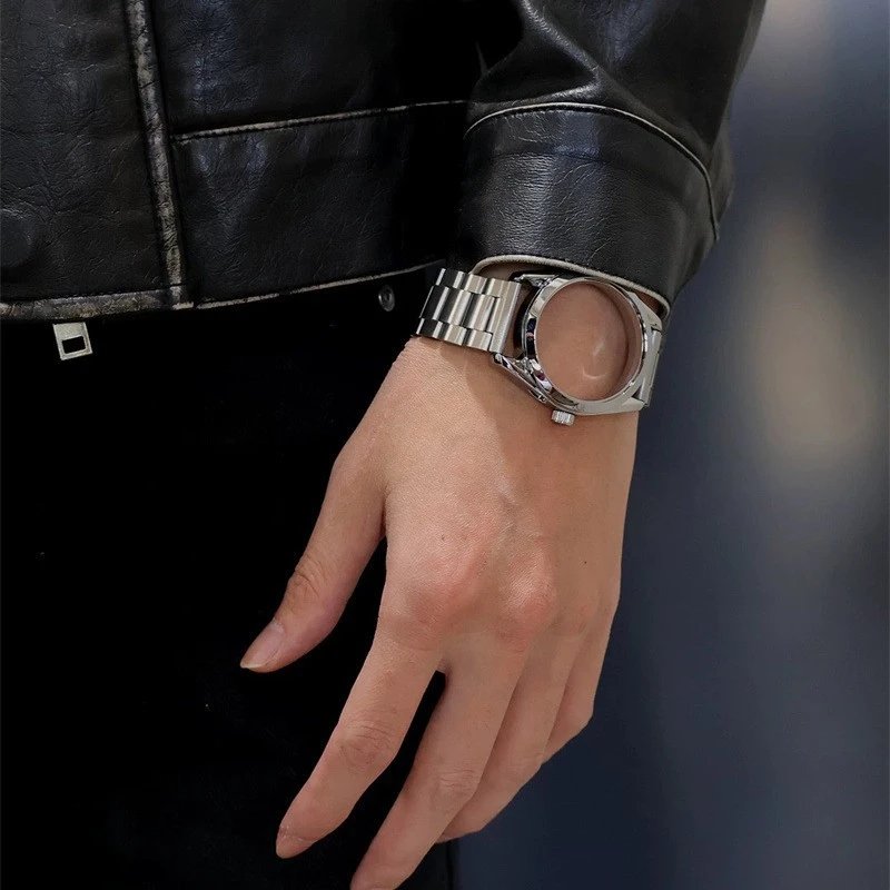 Black Croc-Embossed Leather Belt Silver Buckle Casual Accessory
