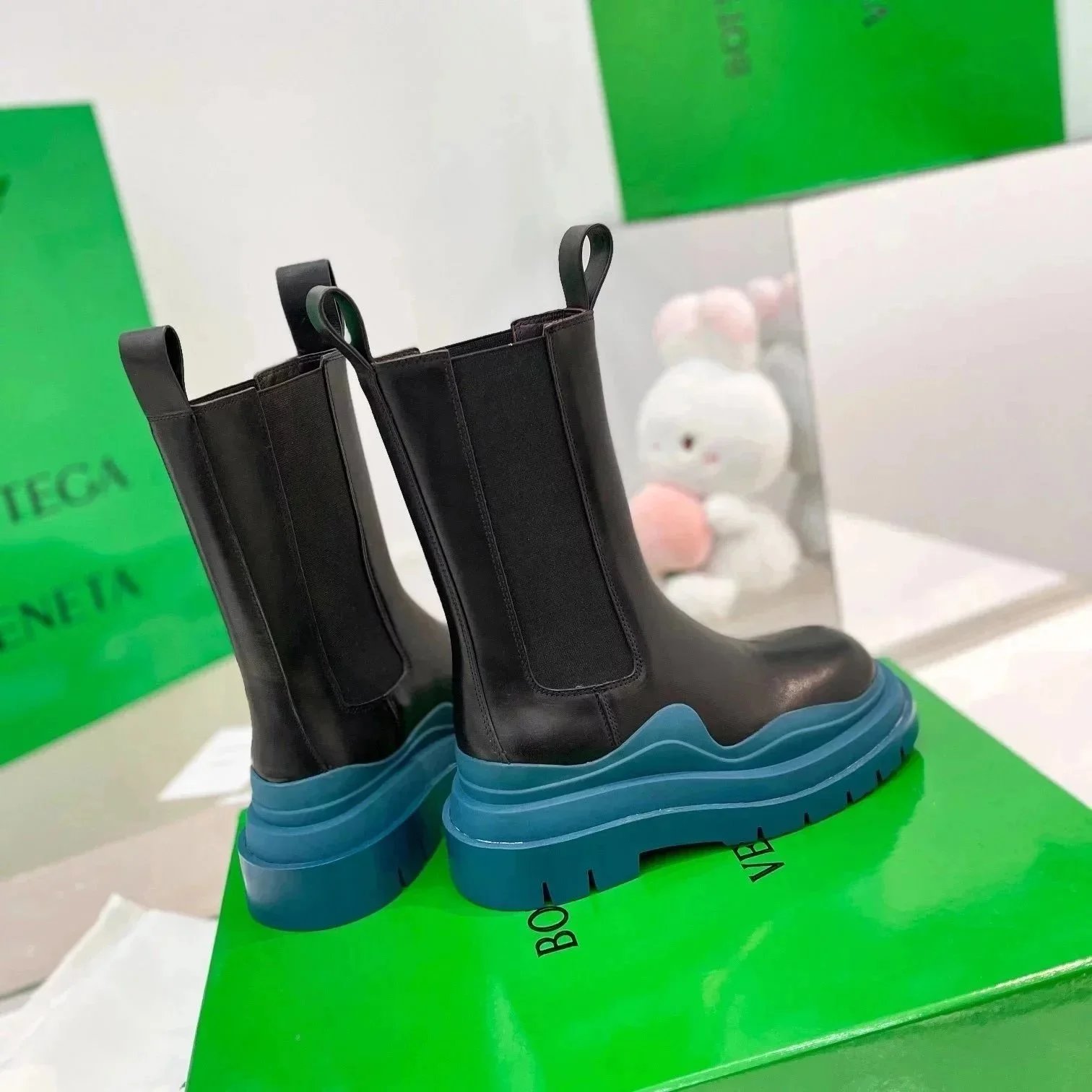 Unbranded Boots Chelsea with Lug Soles — High-top 9