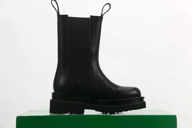 Unbranded Boots Chelsea with Lug Soles product detail image 2