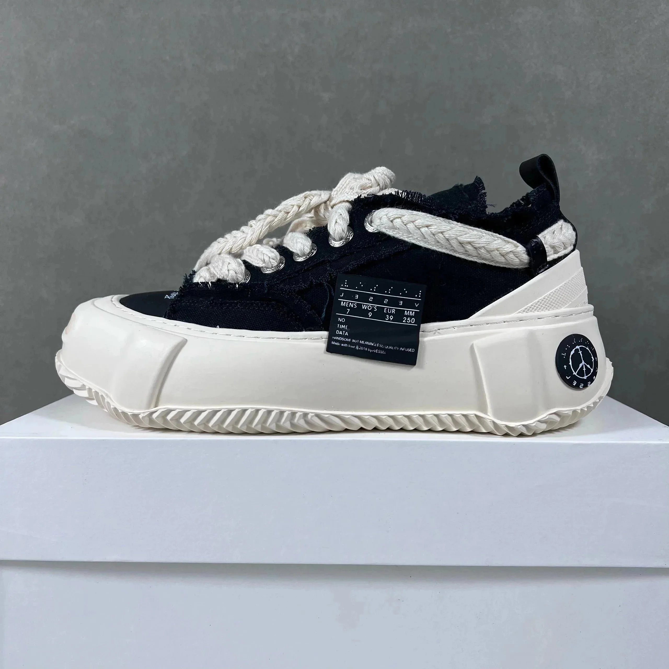 XVESSEL Sneakers frayed canvas low-top with patchwork sole — 2.0 black